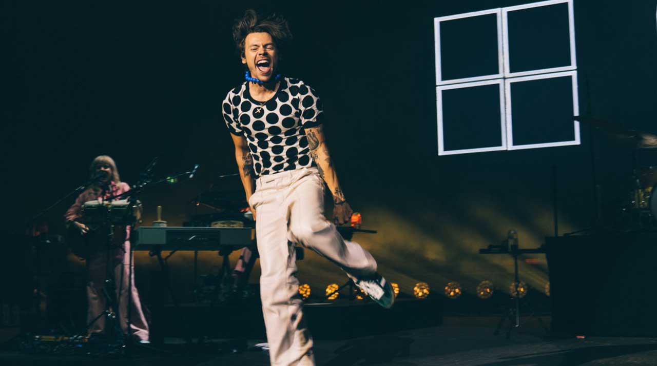 Harry Styles antecipa regresso com cartazes misteriosos espalhados pelo mundo